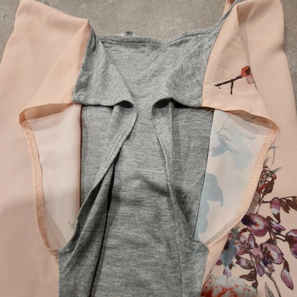 SUZY SHIER Pink Front w/Floral Print & Criss Cross on Chest Grey Knit Back - LGE - Picture 10 of 11